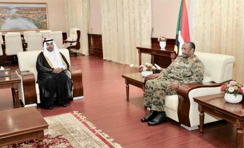 رئيس البرلمان العربي يلتقي رئيس المجلس العسكري السوداني