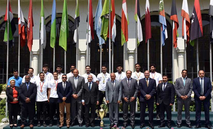 أبو الغيط يكرم طلاب الأكاديمية البحرية الأعضاء في منتخب مصر لكرة اليد