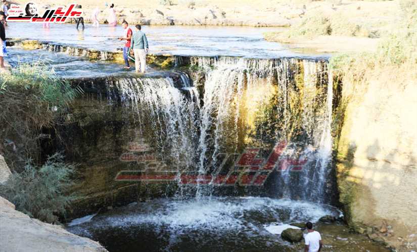 شلالات وادي الريان.. وقصة بحيرتيها الصناعيتين في مصر الصغرى