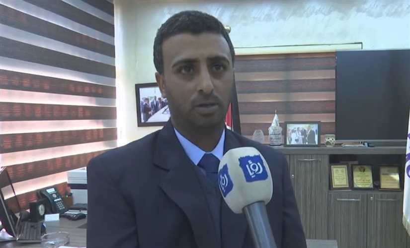 "التاكسي المميز" يوضح سبب اعتقال السائق الذي "أعاد مالًا وذهبًا منسيًا في سيارته"