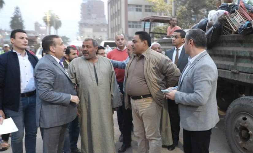 مواطنون لمحافظ المنوفية عقب الإطاحة برئيس الشهداء بسبب القمامة: "تعالَ وشوف"