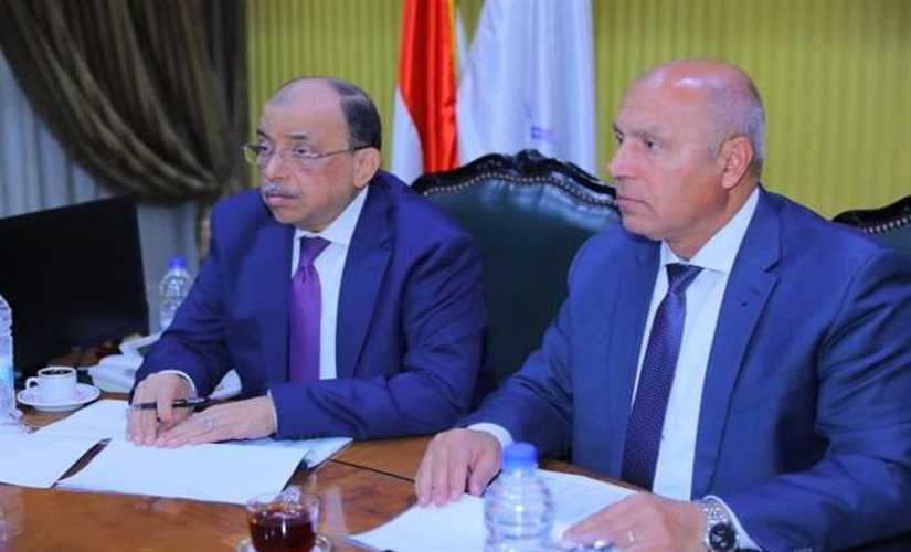 وزيرا النقل والتنمية المحلية يعتمدان مخطط صيانة الطرق الداخلية بـ 11 محافظة