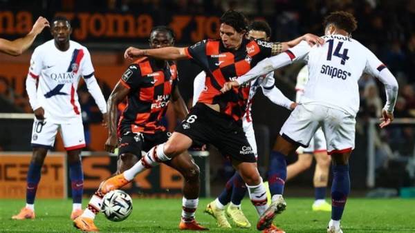 كبير فرنسا "بينقط".. باريس سان جيرمان يتعثر أمام لوريان