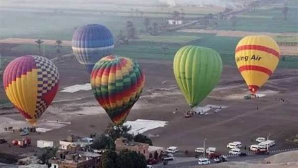 محافظة الأقصر: 1830 سائحا يحلقون بالبالونات احتفالا بالمتحف المصري الكبير
