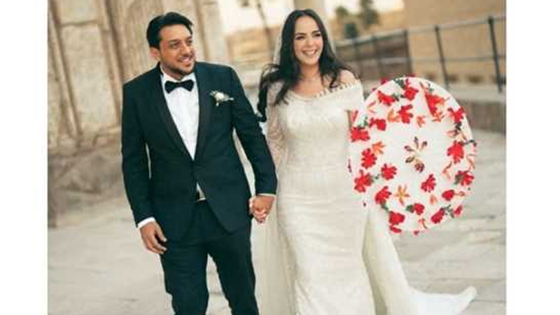 <strong>سارة درزاوي وعريسها أحمد النجار</strong>