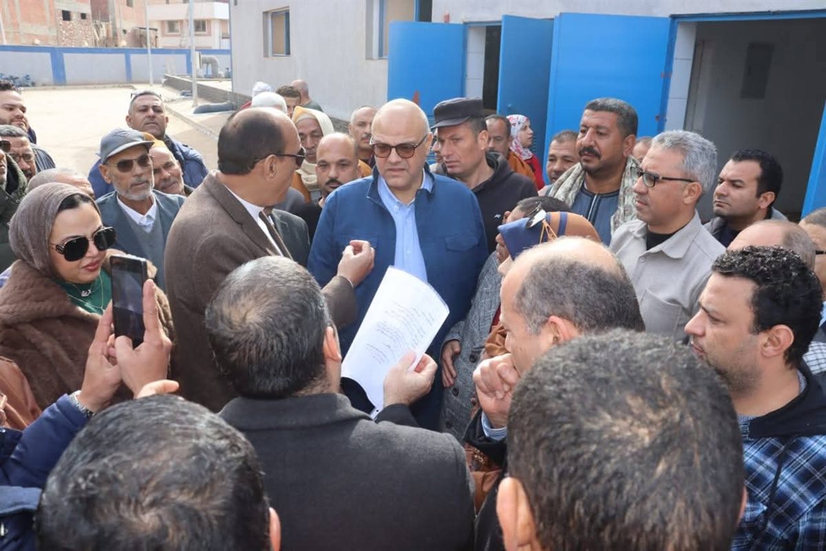 محافظ القليوبية يستمع للشرح التفصيلى