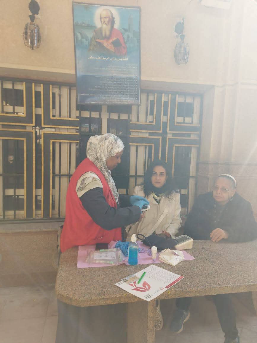 قوافل علاجية بالكنائس