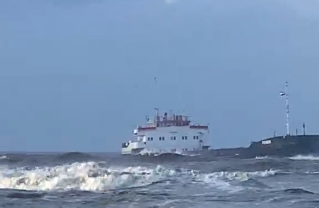 جنوح سفينة بالقرب من شاطئ بورسعيد&nbsp;