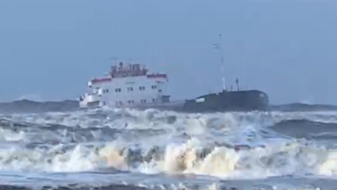 جنوح سفينة بالقرب من شاطئ بورسعيد&nbsp;