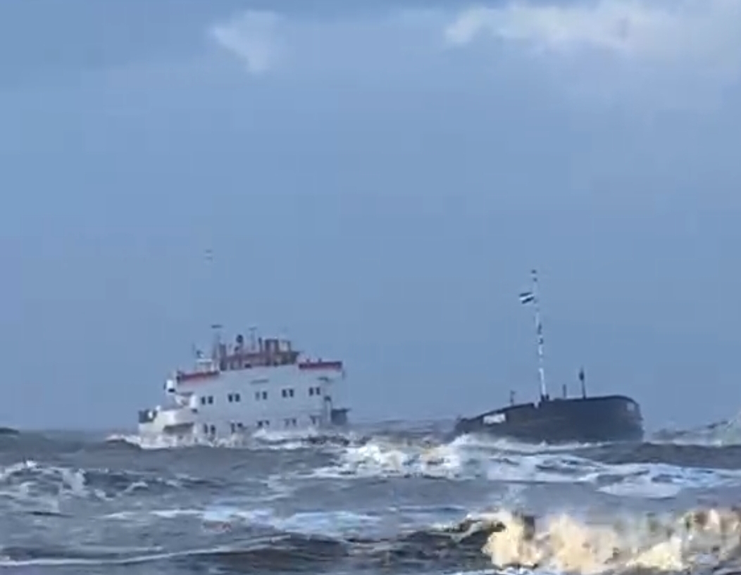 جنوح سفينة بالقرب من شاطئ بورسعيد&nbsp;