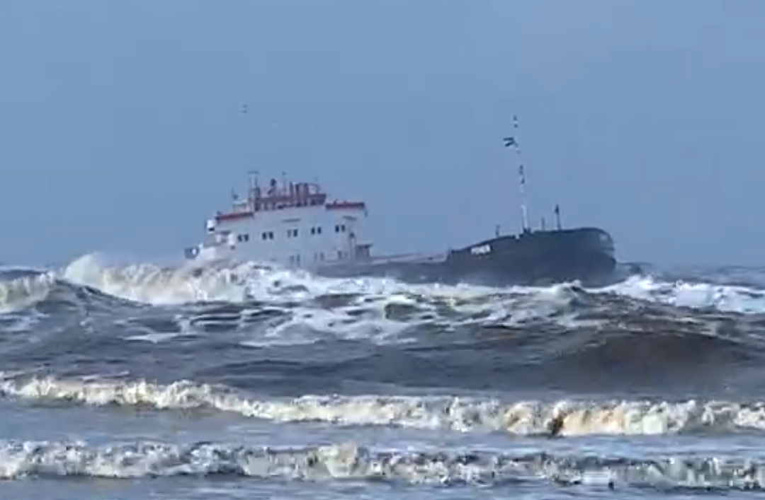 جنوح سفينة بالقرب من شاطئ بورسعيد&nbsp;