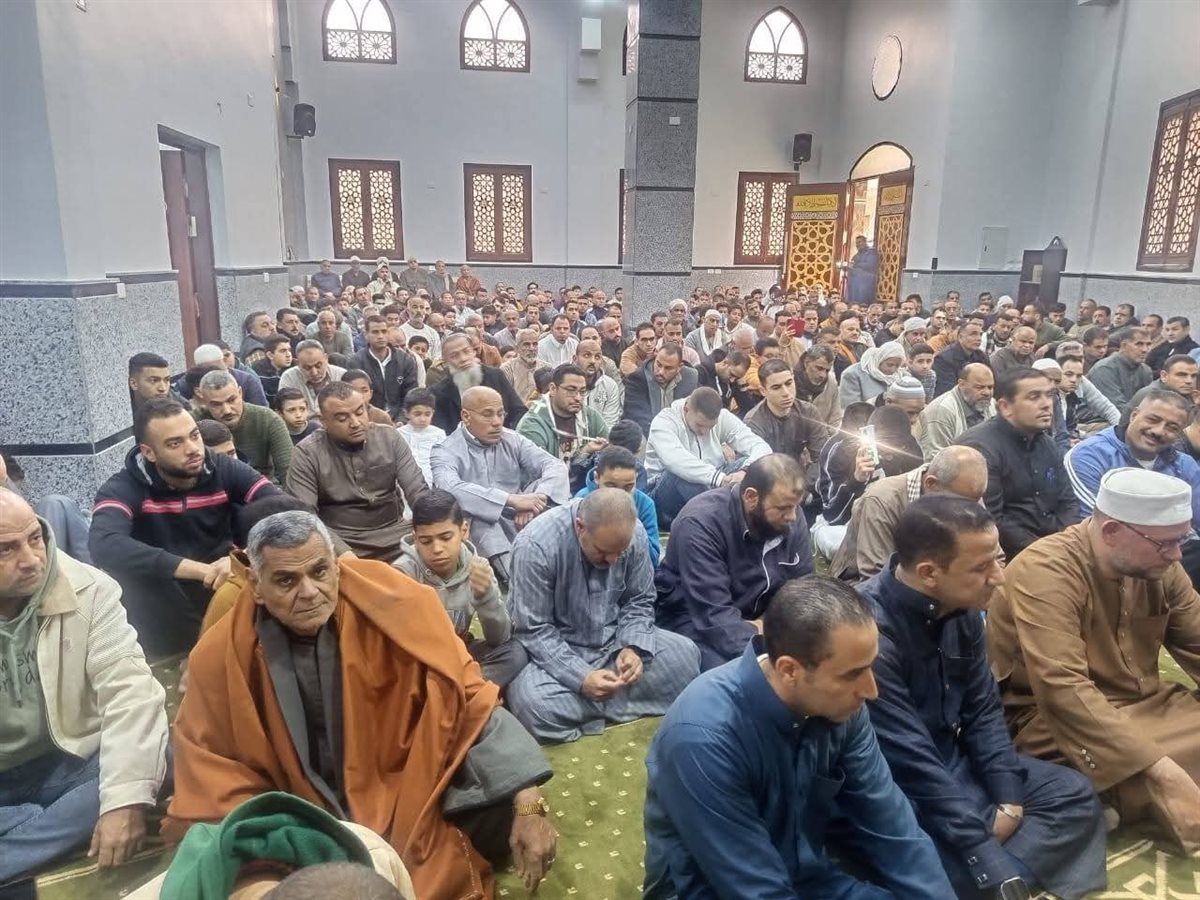 آداء الصلاة بالمسجد عقب افتتاحه