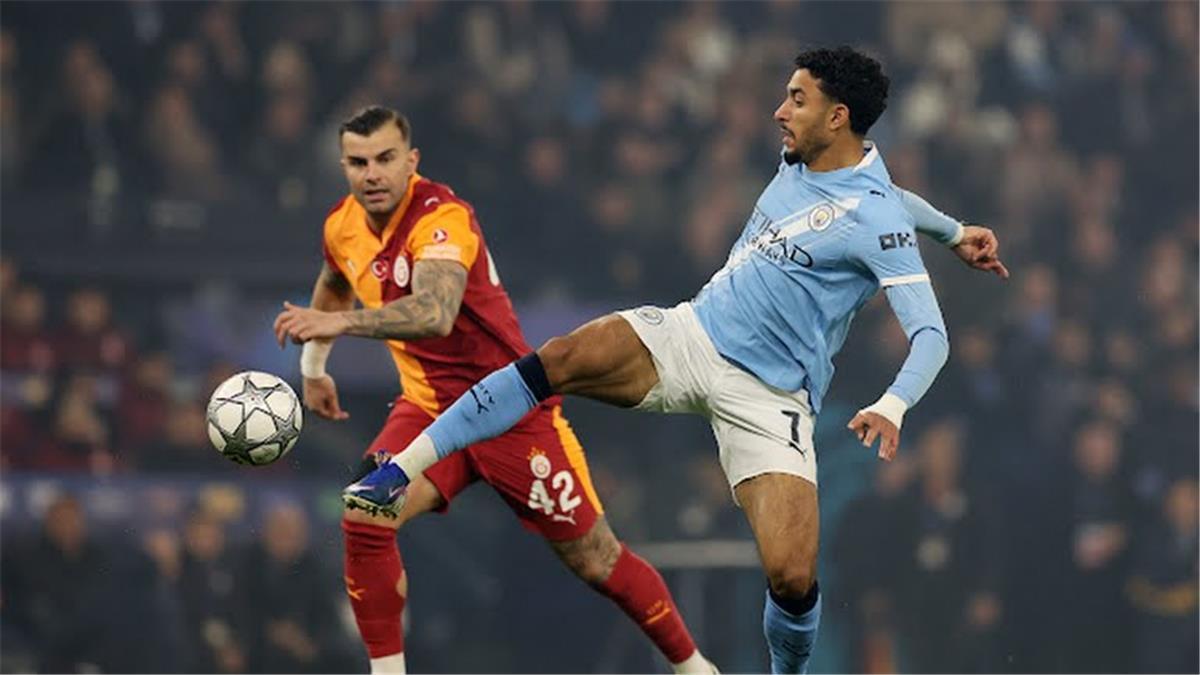 عمر مرموش أمام جالاتا سراي