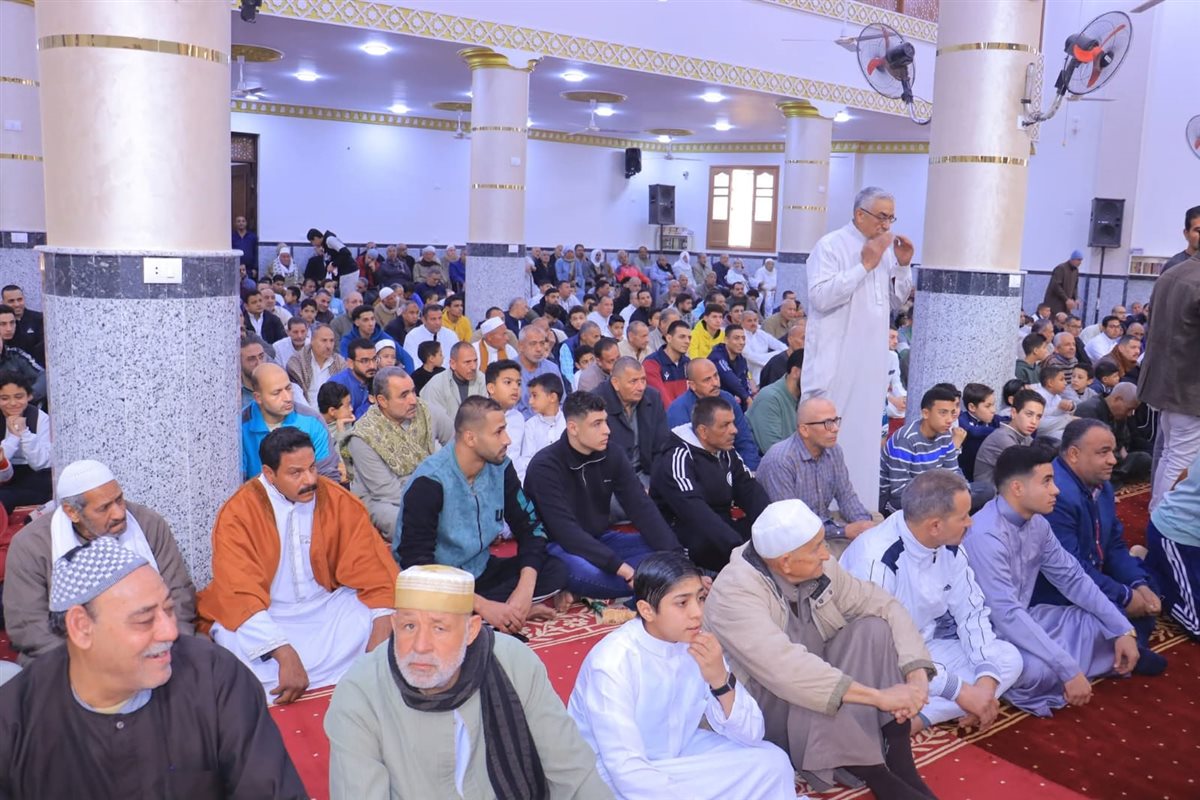 آداء الصلاة داخل المسجد بعد افتتاحه