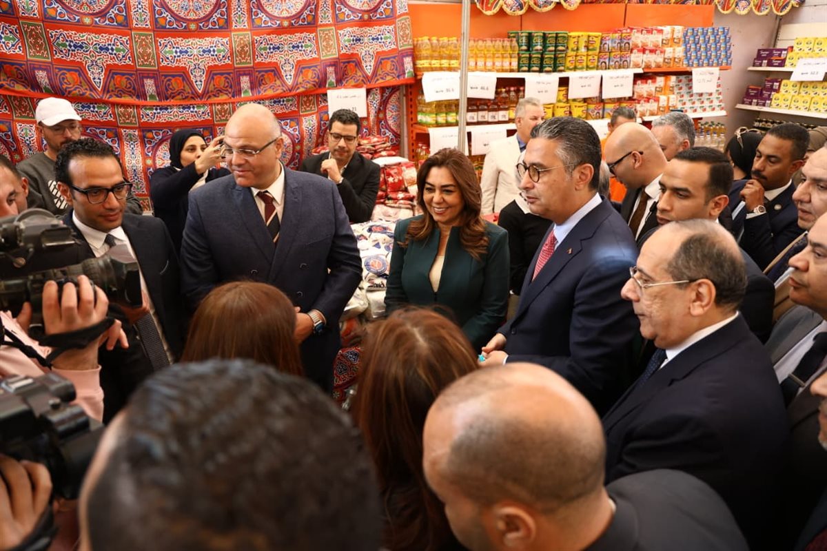 تفقد أجنحة المعرض