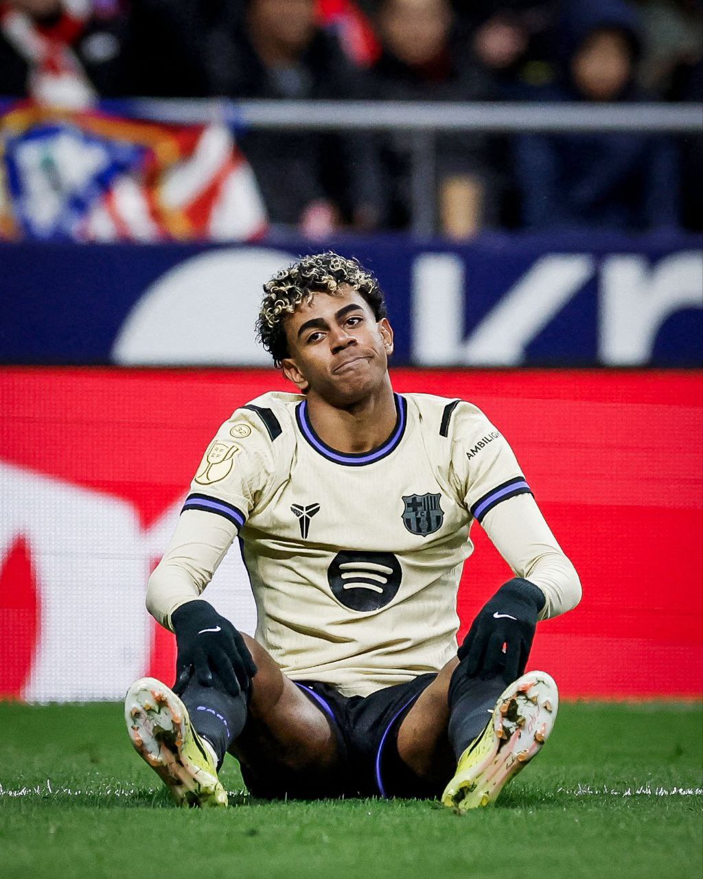 لاعب برشلونة لامين يامال