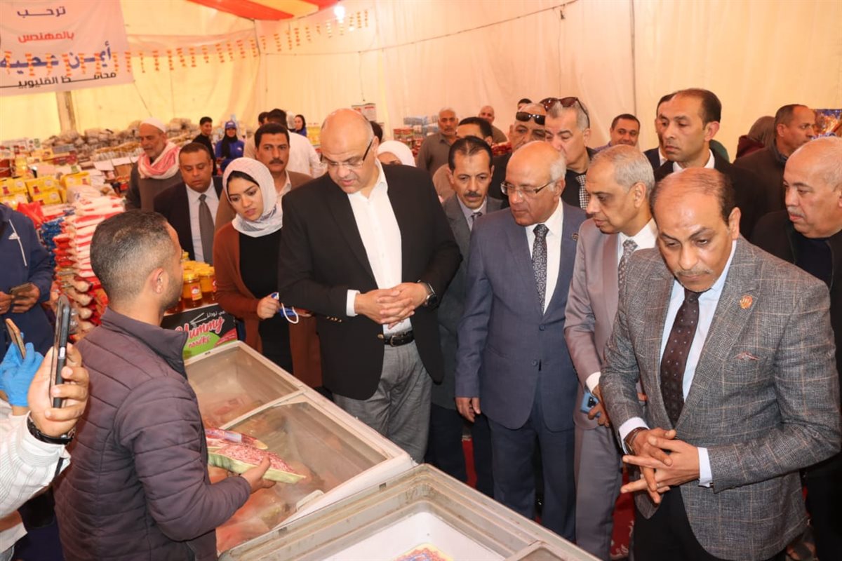 تفقد أجنحة المعرض&nbsp;