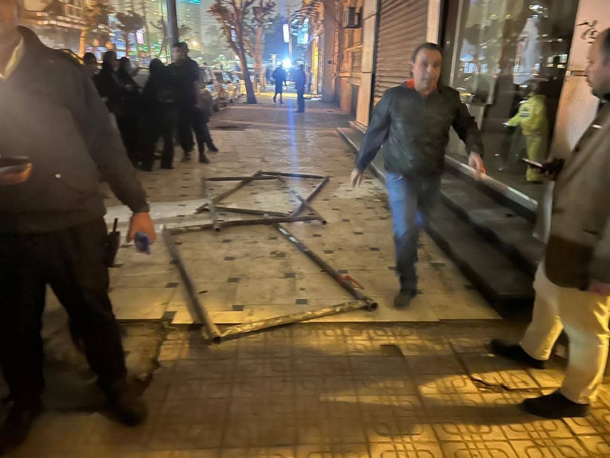 إزالة التعديات التى تعوق حركة المارة