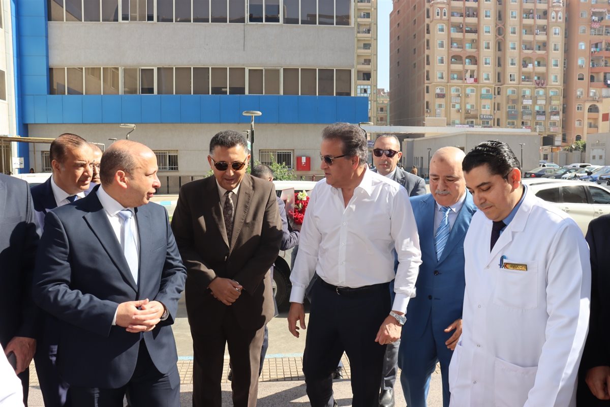 وزير الصحة فى مستشفى القناطر