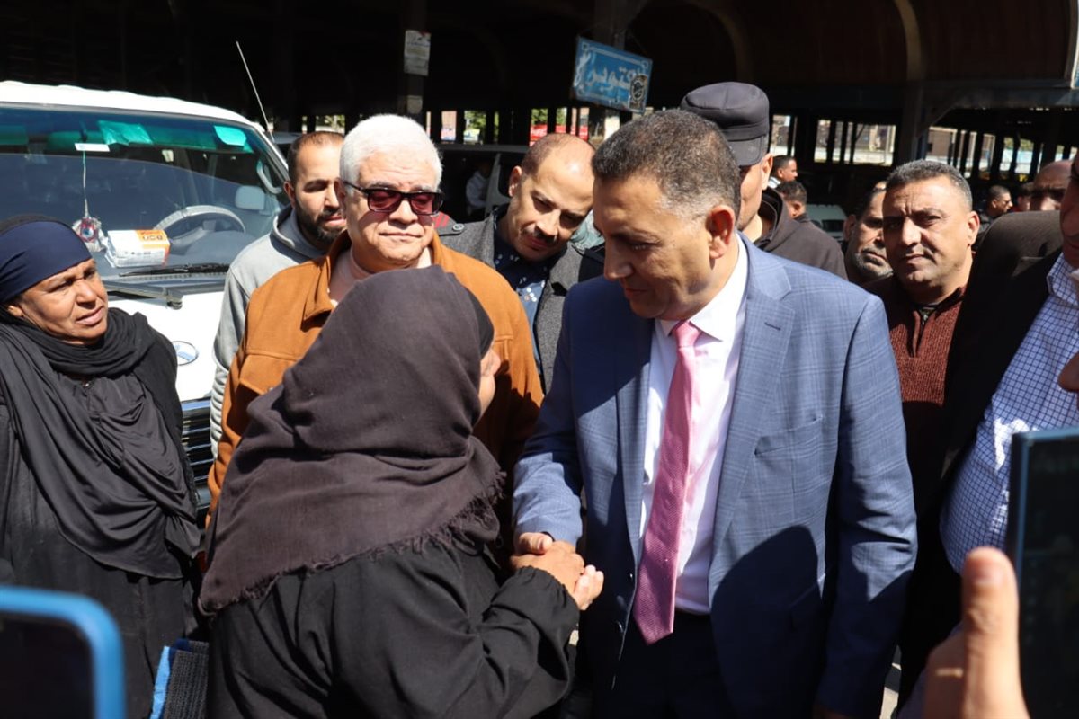 محافظ القليوبية يتلقى شكاوى المواطنين