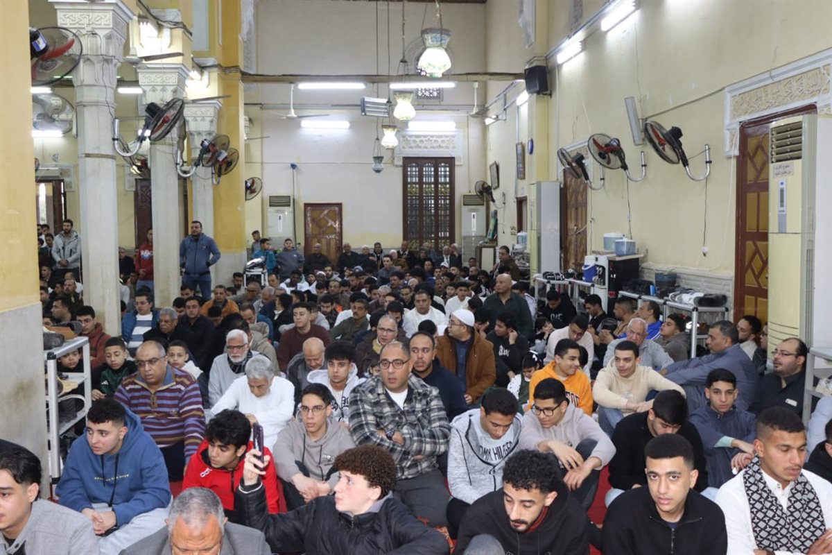 الصلاة بمسجد بنها