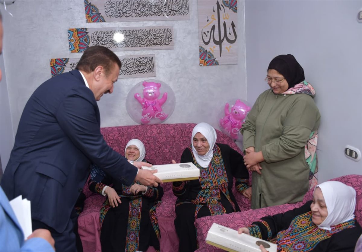 محافظ بورسعيد يزور دار المسنات