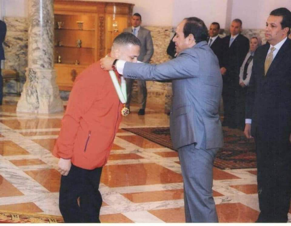 الرئيس السيسي يكرم عماد الدين بهجت بطل رفع الأثقال البارالمبي&nbsp;