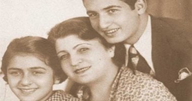 فاطمة اليوسف وولداها