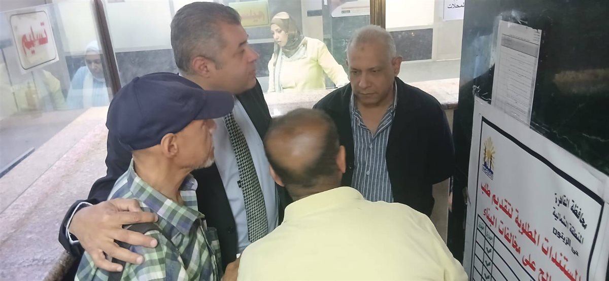 الشافعى يتابع مستوى خدمات المواطنين