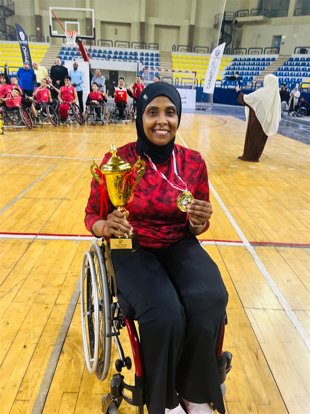 منى عبد الحميد محمد بخيت بطلة سلاح سيف المبارزة البارالمبية