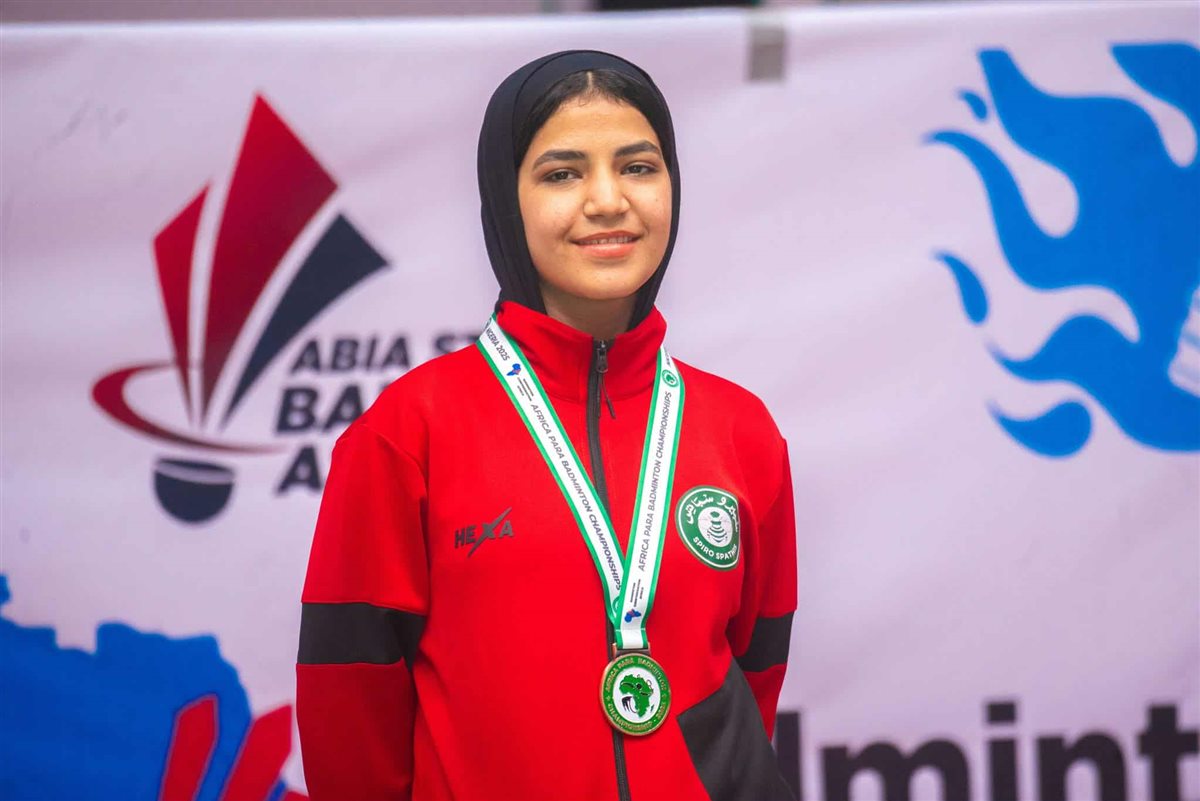 بسملة هاشم حسن بطلة الريشة الطائرة البارالمبية