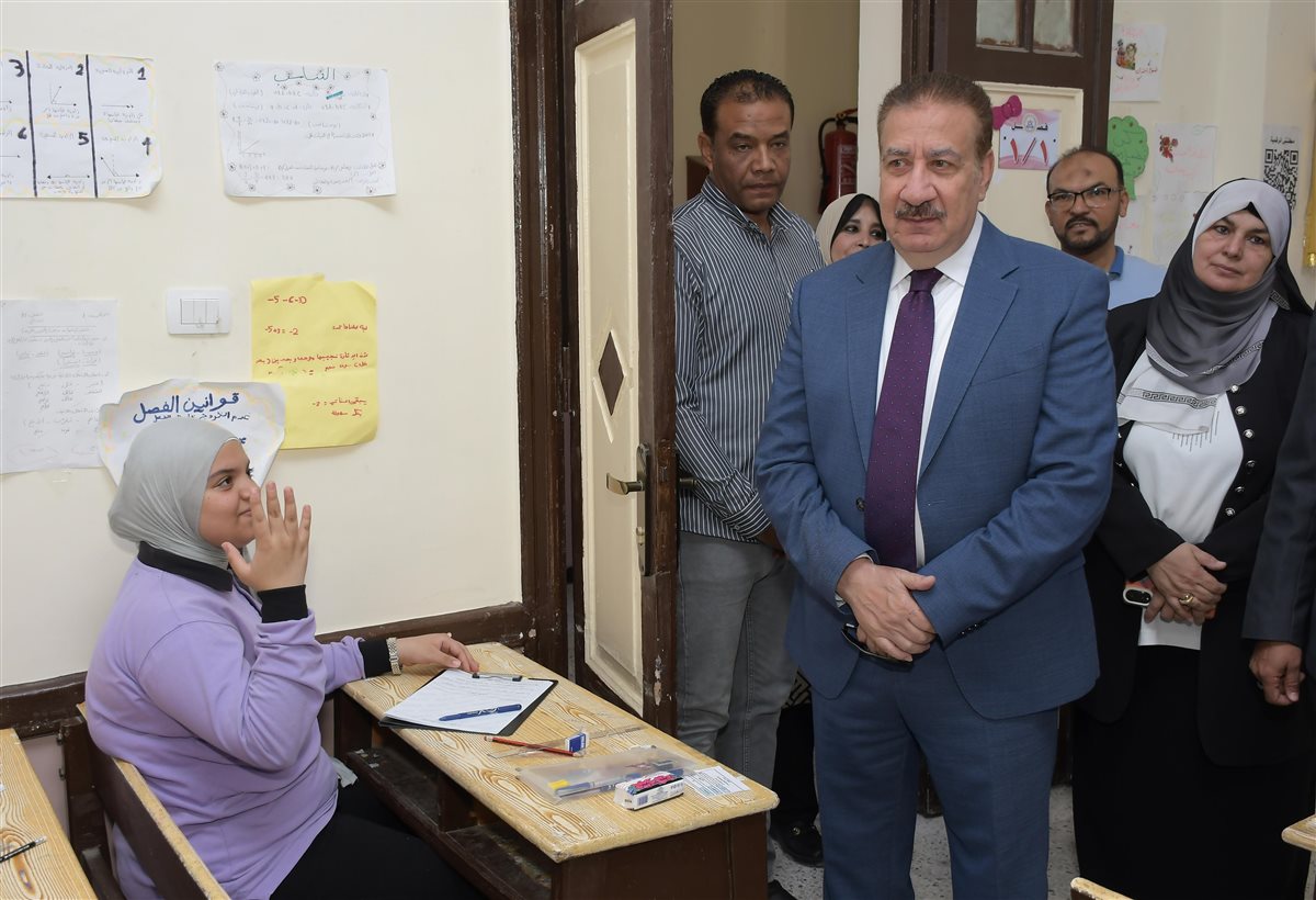 محافظ بورسعيد يتابع انتظام امتحانات الشهادة الإعدادية