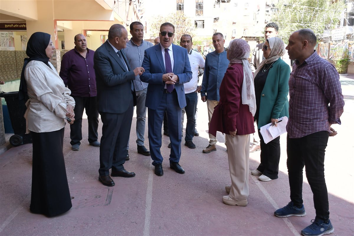 محافظ بورسعيد يتابع انتظام امتحانات الشهادة الإعدادية