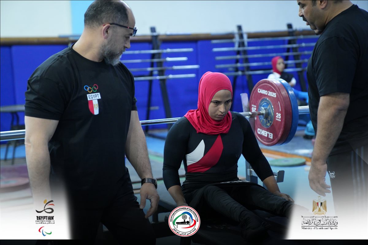 نوال الرفاعي بطلة رفع الأثقال البارالمبية