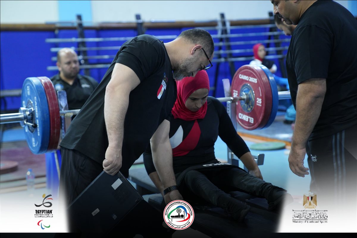 نوال الرفاعي بطلة رفع الأثقال البارالمبية