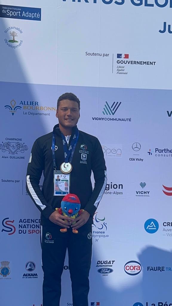 محمد أبو جودة بطل السباحة لذوي الاحتياجات الخاصة