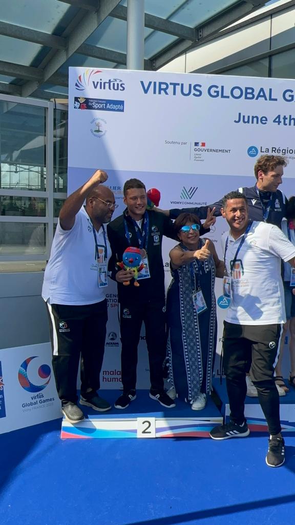 محمد أبو جودة بطل السباحة لذوي الاحتياجات الخاصة