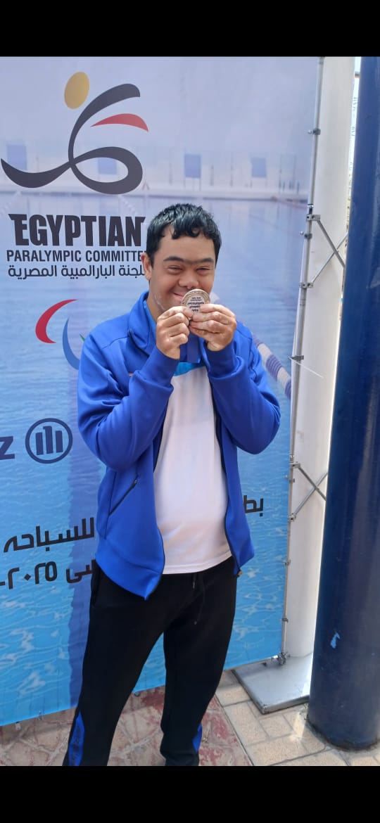 عبد الله جمال عبد الناصر بطل السباحة لذوي الاحتياجات الخاصة