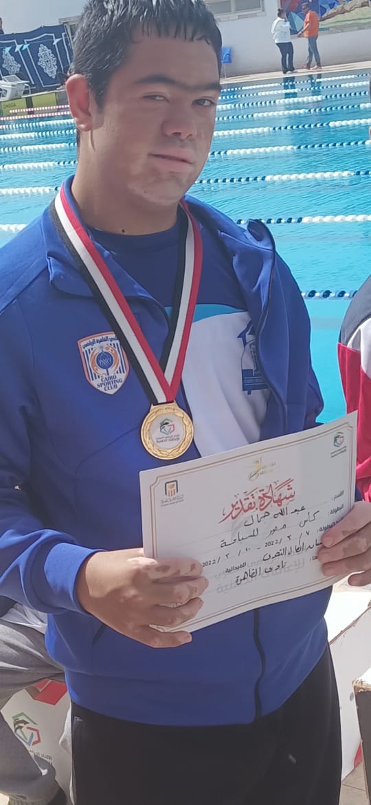 حكاية بطل بارالمبي| عبد الله جمال عبد الناصر.. سباح حوّل التحديات إلى إنجازات