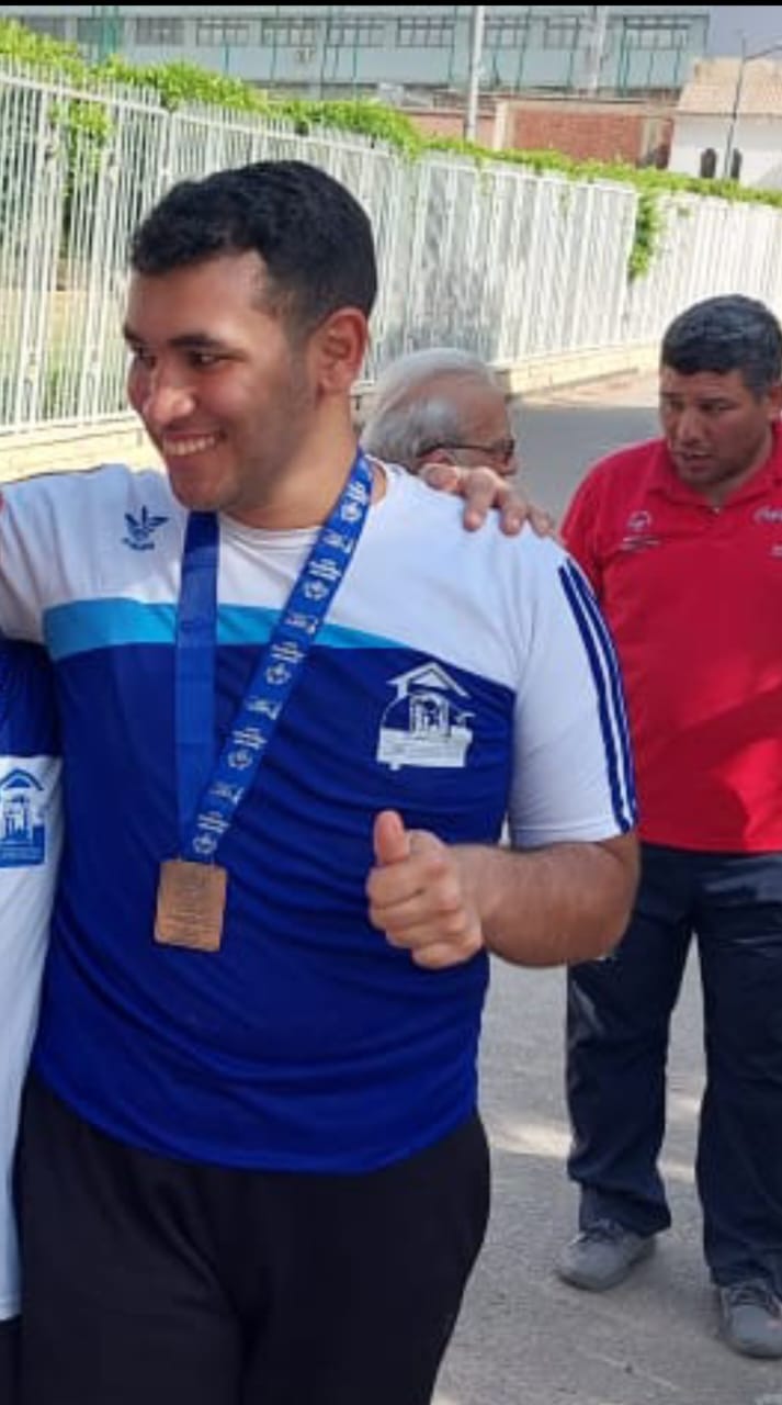 سيف أحمد عبد الكريم بطل السباحة لذوي الاحتياجات الخاصة