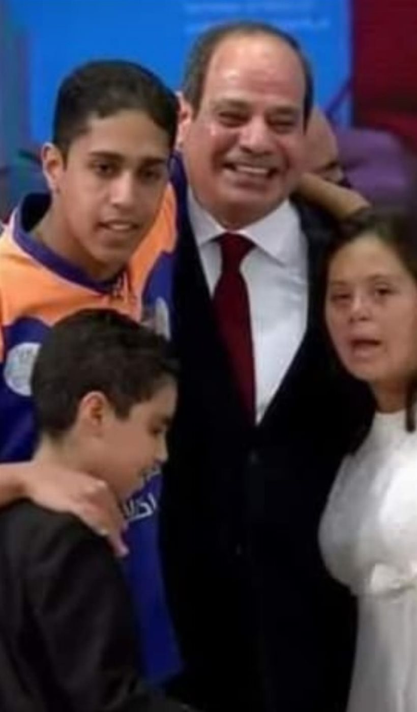 عمر ياسر السيد أحمد بطل السباحة لذوي الهمم