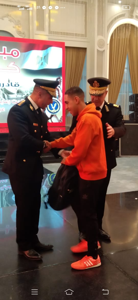عمر ياسر السيد أحمد بطل السباحة لذوي الهمم