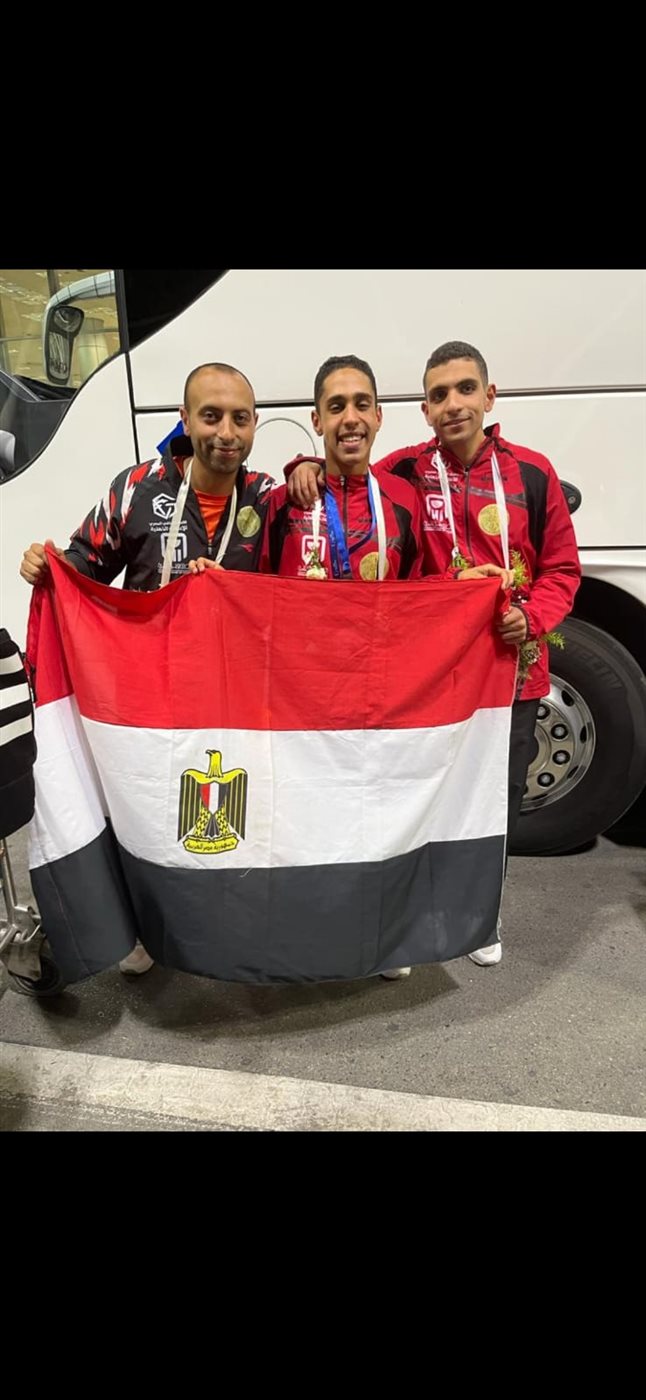 عمر ياسر السيد أحمد بطل السباحة لذوي الهمم