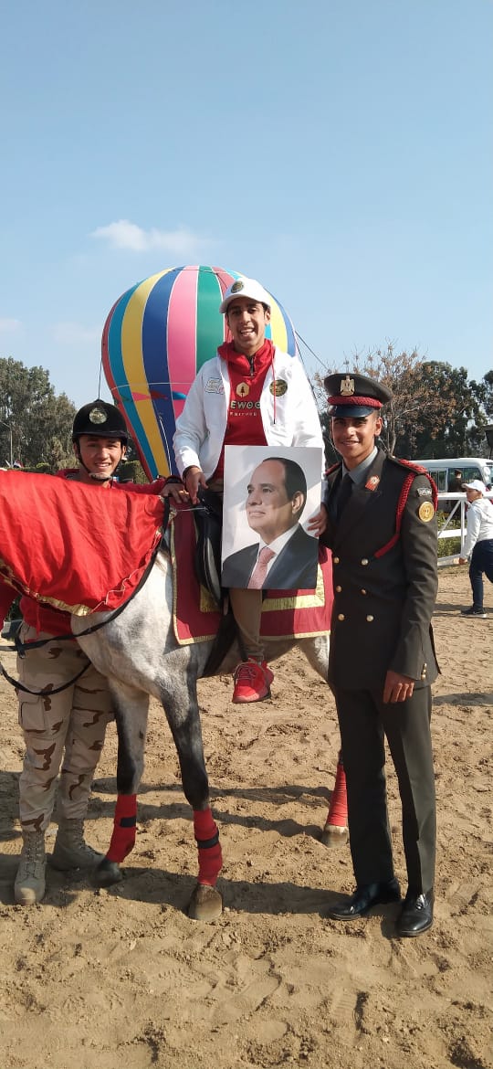 عمر ياسر السيد أحمد بطل السباحة لذوي الهمم
