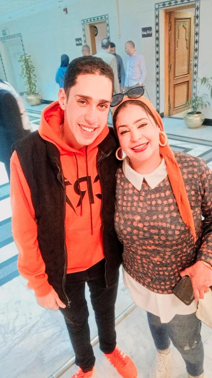 عمر ياسر السيد أحمد بطل السباحة لذوي الهمم