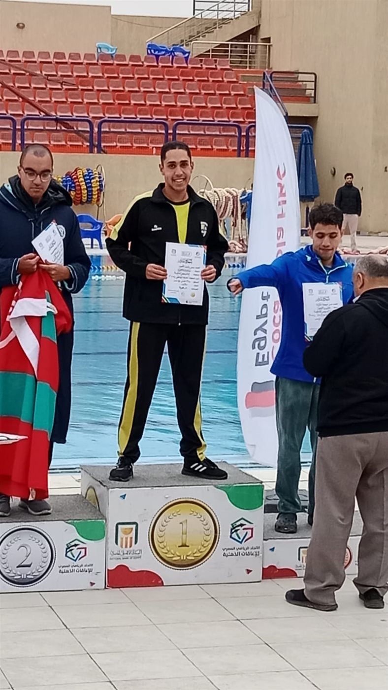 عمر ياسر السيد أحمد بطل السباحة لذوي الهمم