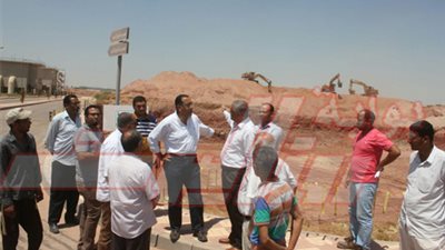 وزير الإسكان يتفقد محاور الطرق الجديدة والإسكان الاجتماعى ومحطة المياه بمدينة 6 أكتوبر