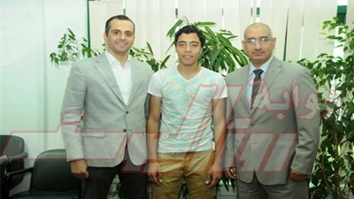 بالصور.. أكرم توفيق يوقع للأهلي لـ 5 سنوات