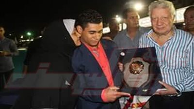 مرتضى منصور يعد بطل رفع الأثقال في الأولمبياد بقيده في الزمالك