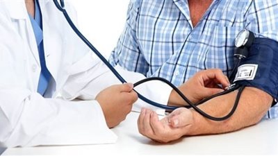دراسة: ضغط الدم المرتفع أثناء الليل قد يصيب الرجال الأكبر سنا بالألزهايمر